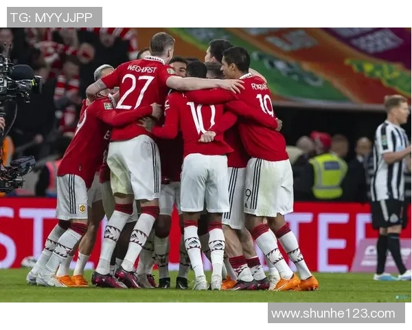 西甲激战热刺与曼联握手言和争议判罚引发全场热议